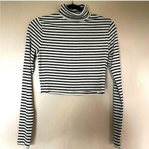 LEVI’s Stripped Cropped Turtleneck